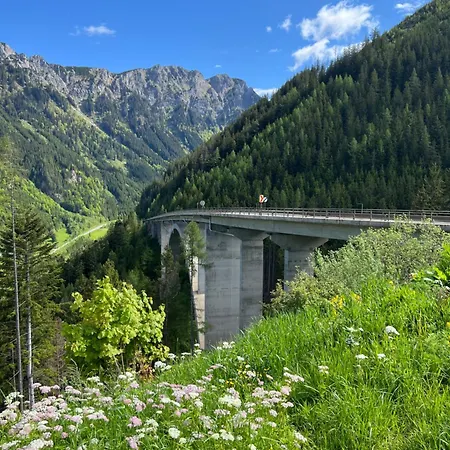 Alpine Rosy Apartman *